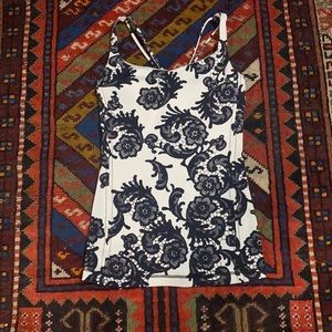 lululemon Free To Be Tank yoga workout in black white floral lace size 8